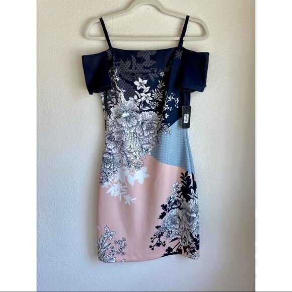 Guess Off the Shoulder Multi-Printed Scuba Dress with Removable Straps - Size 6 - Picture 4 of 14